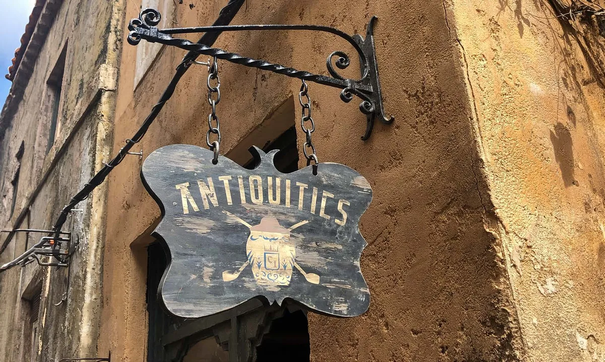 Signage — Cittàgazze — His Dark Materials S2